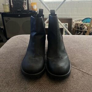 Steve Madden Black Heeled Chelsea Boots with Elastic Panels